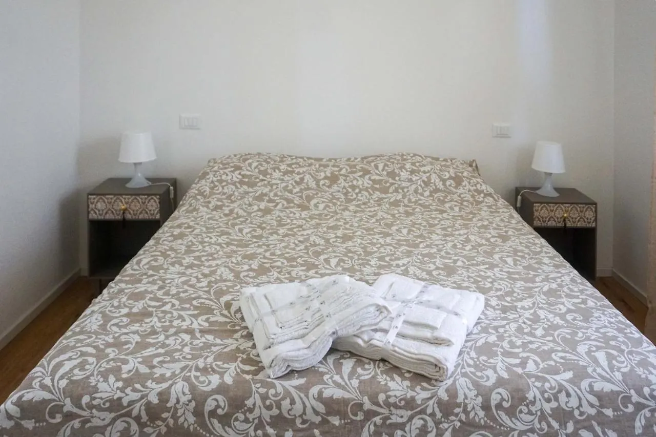 La Veranda Bed And Breakfast contacts